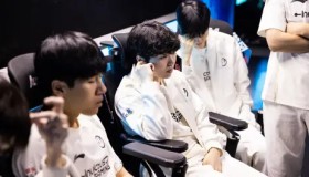 冠军皮肤选谁？S15英雄联盟总决赛FMVP选手直播透露心声。