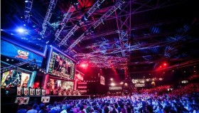 梦幻联动！Uzi、PDD等传奇选手现身评论席，金句频出。